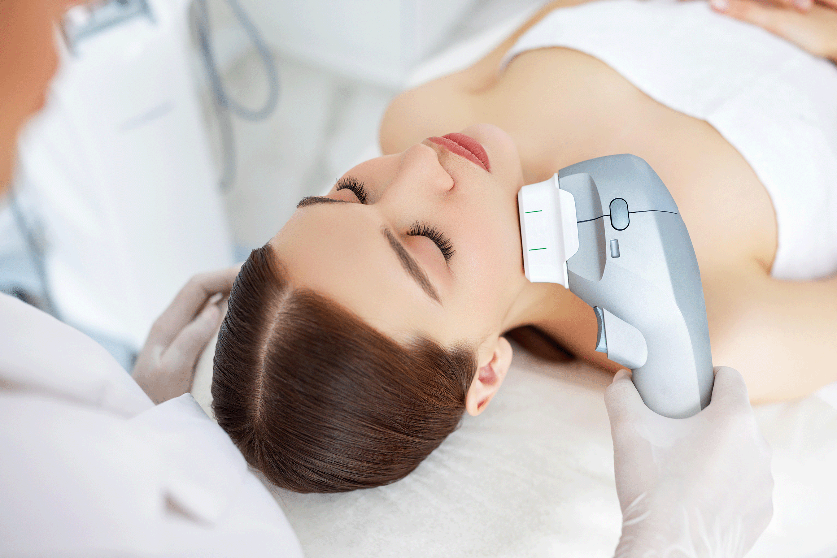 HIFU skin tightening treatment on jawline